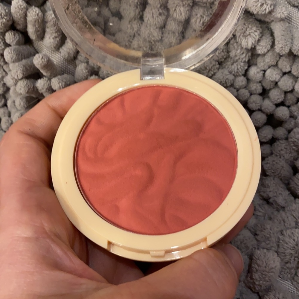 3 for $15 - makeup revolution blusher reloaded in “rose kiss”